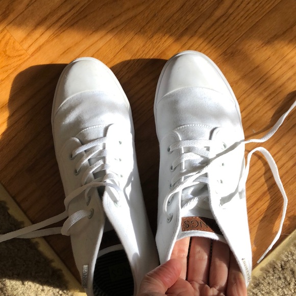 Shoes - Picture 4 of 4